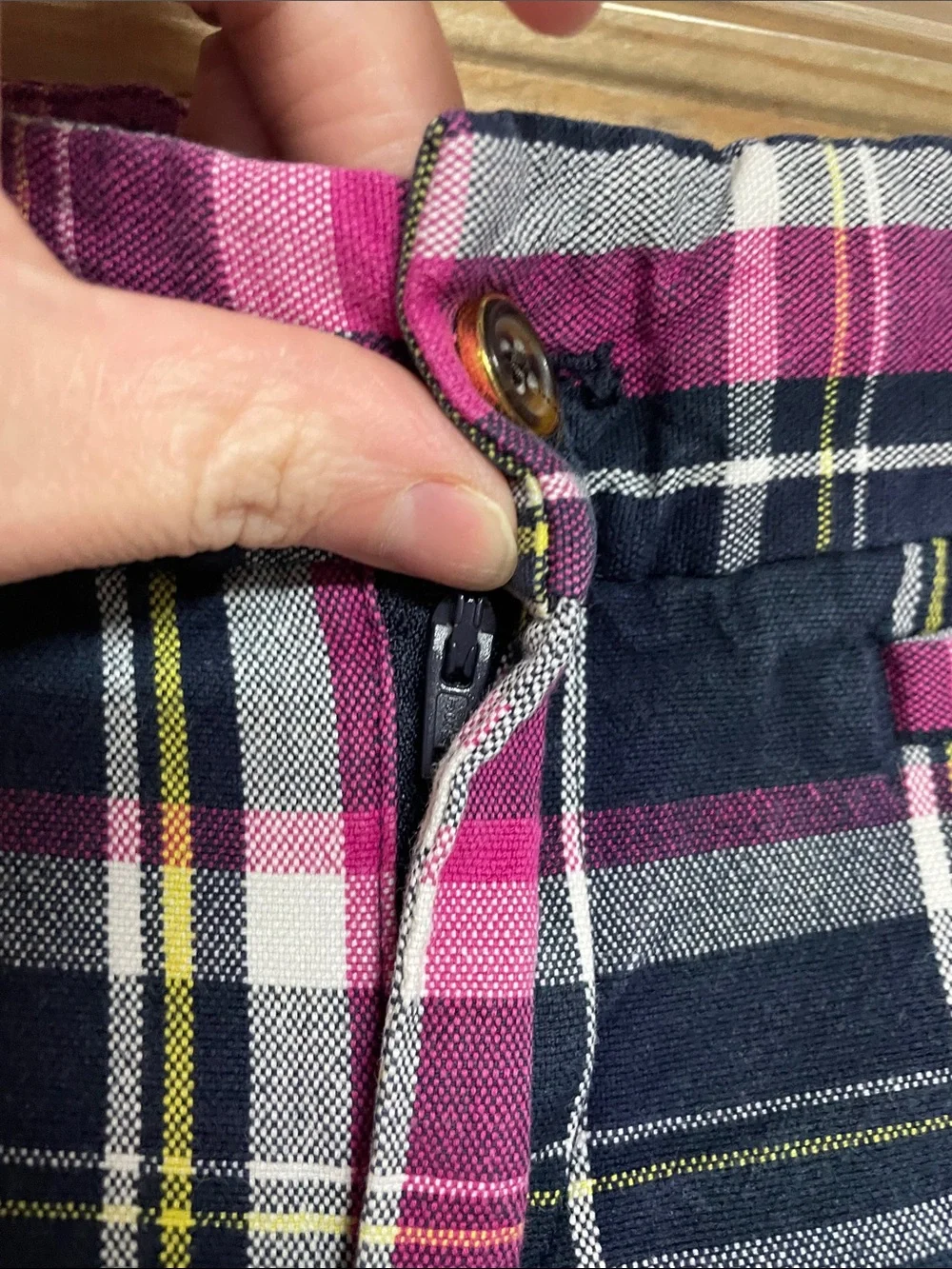 Banana Republic size 4 Pink, Yellow, Blue Preppy Plaid Mid-rise 3” Chino Shorts